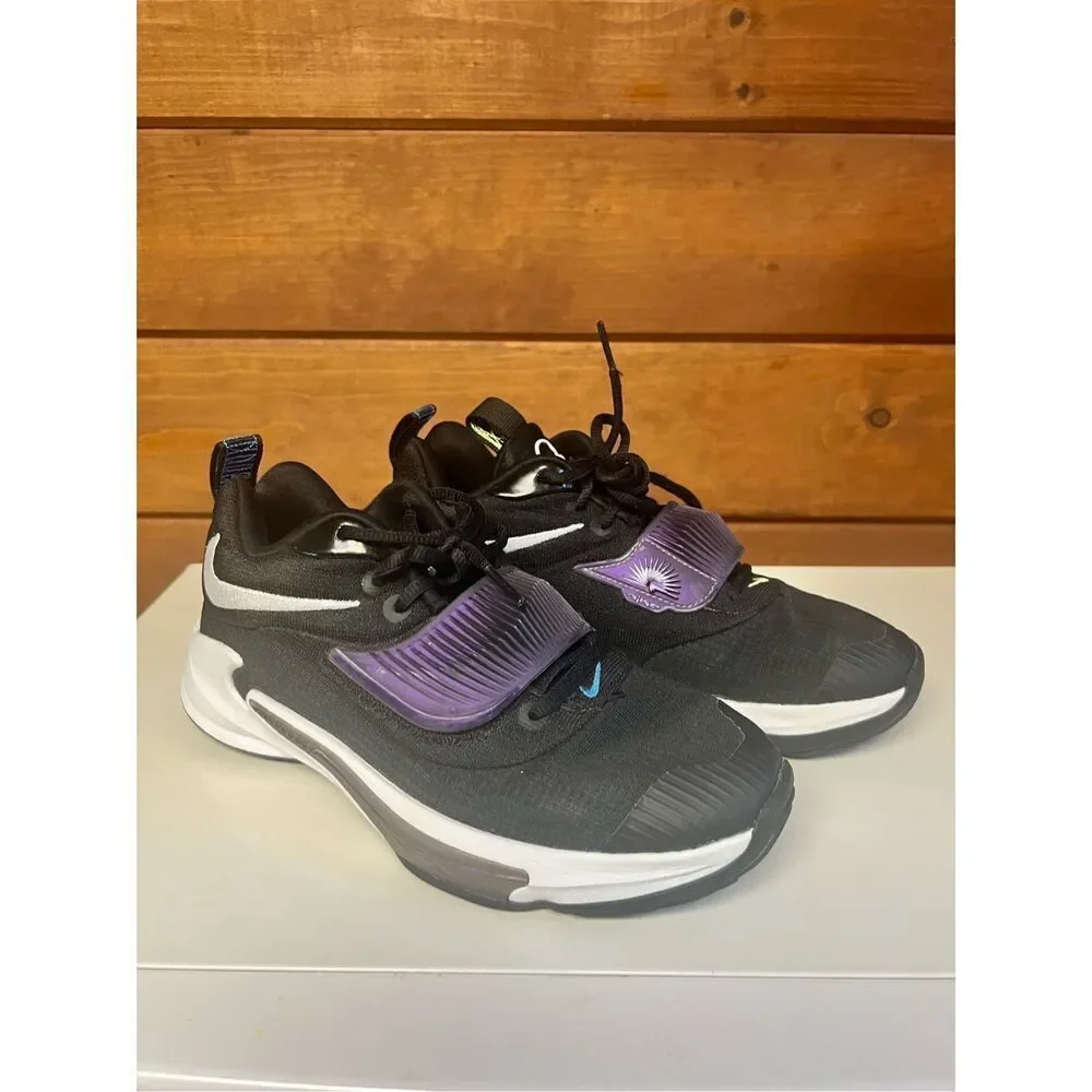 Nike Kid's Freak 3 (GS) Basketball Shoe Sz 5.5 Y  DB4158-001